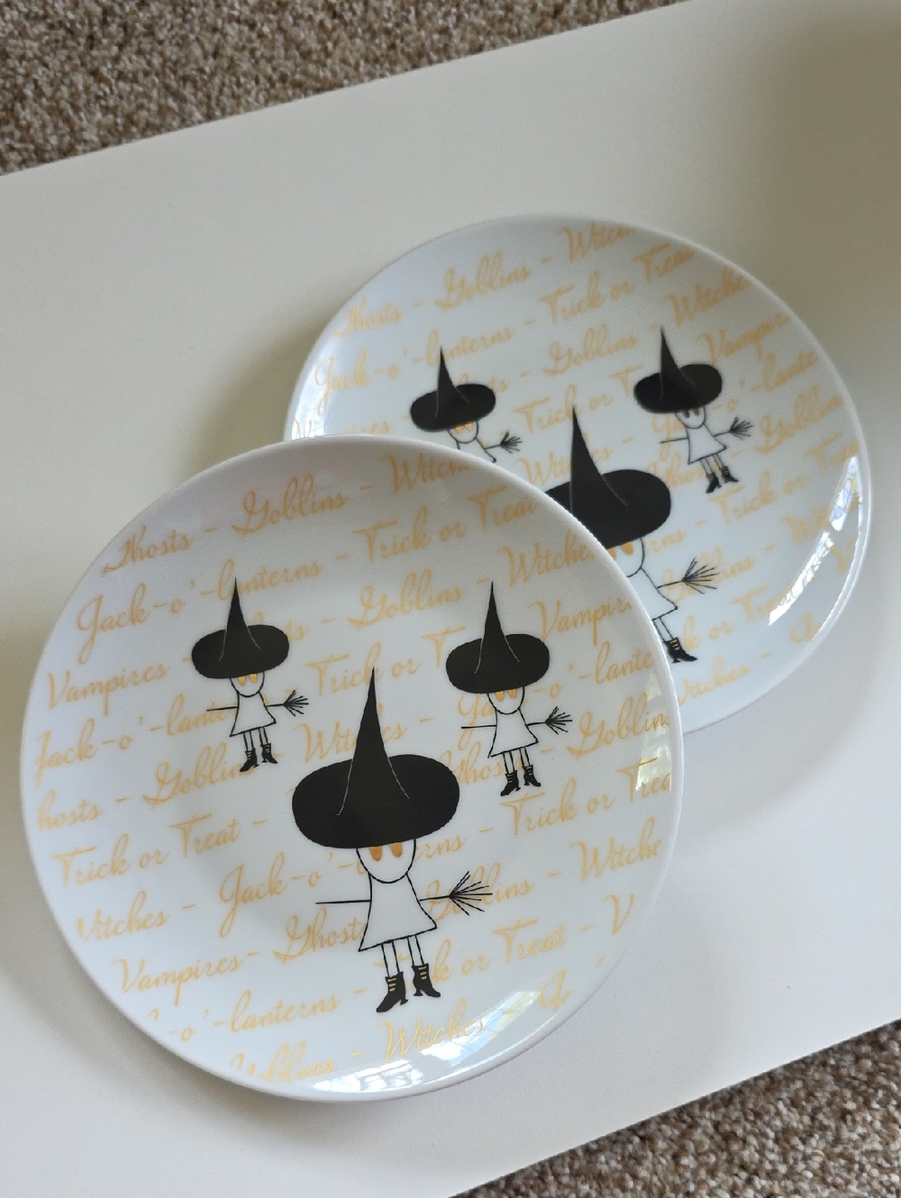 Set of 2 Decorative Witch Plates in Black and Gold